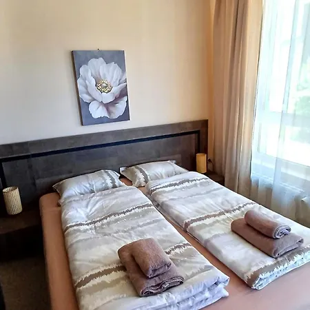 Melania In Complex Royal Towers Apartman *