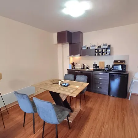 Melania In Complex Royal Towers Appartamento