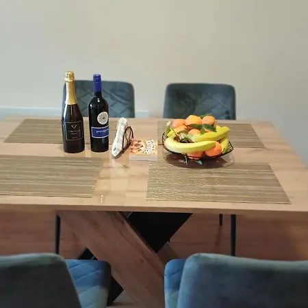 Апартамент Melania In Complex Royal Towers *