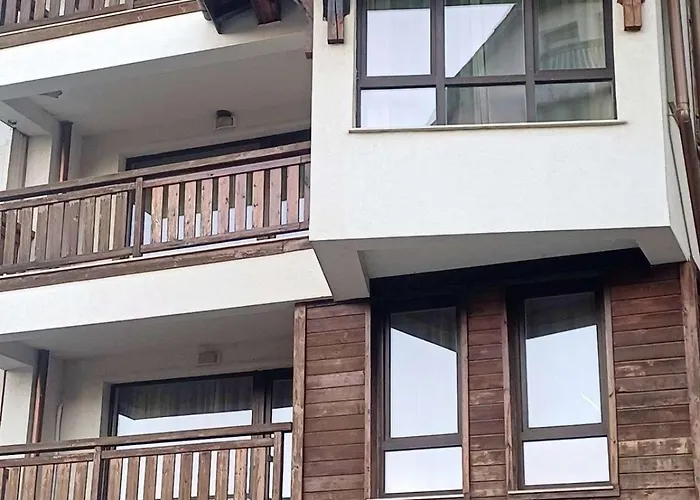 Melania In Complex Royal Towers *